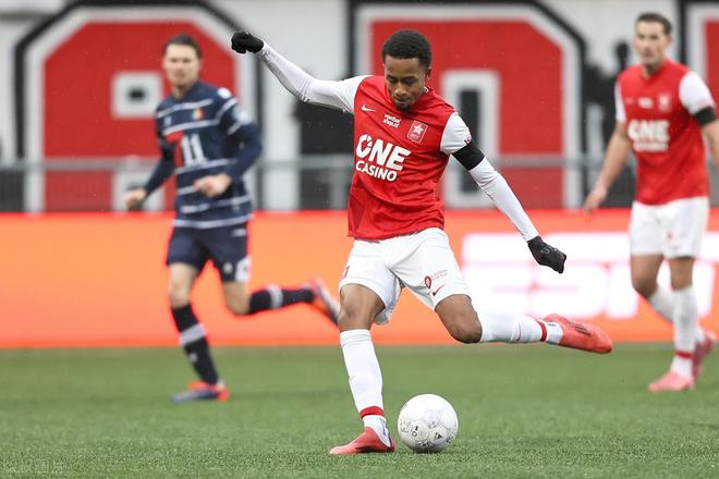 们在经济紧 们在经济紧