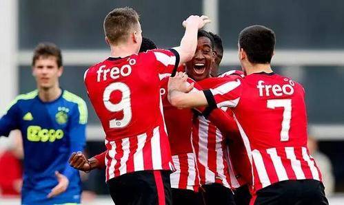 一位备受瞩 一位备受瞩