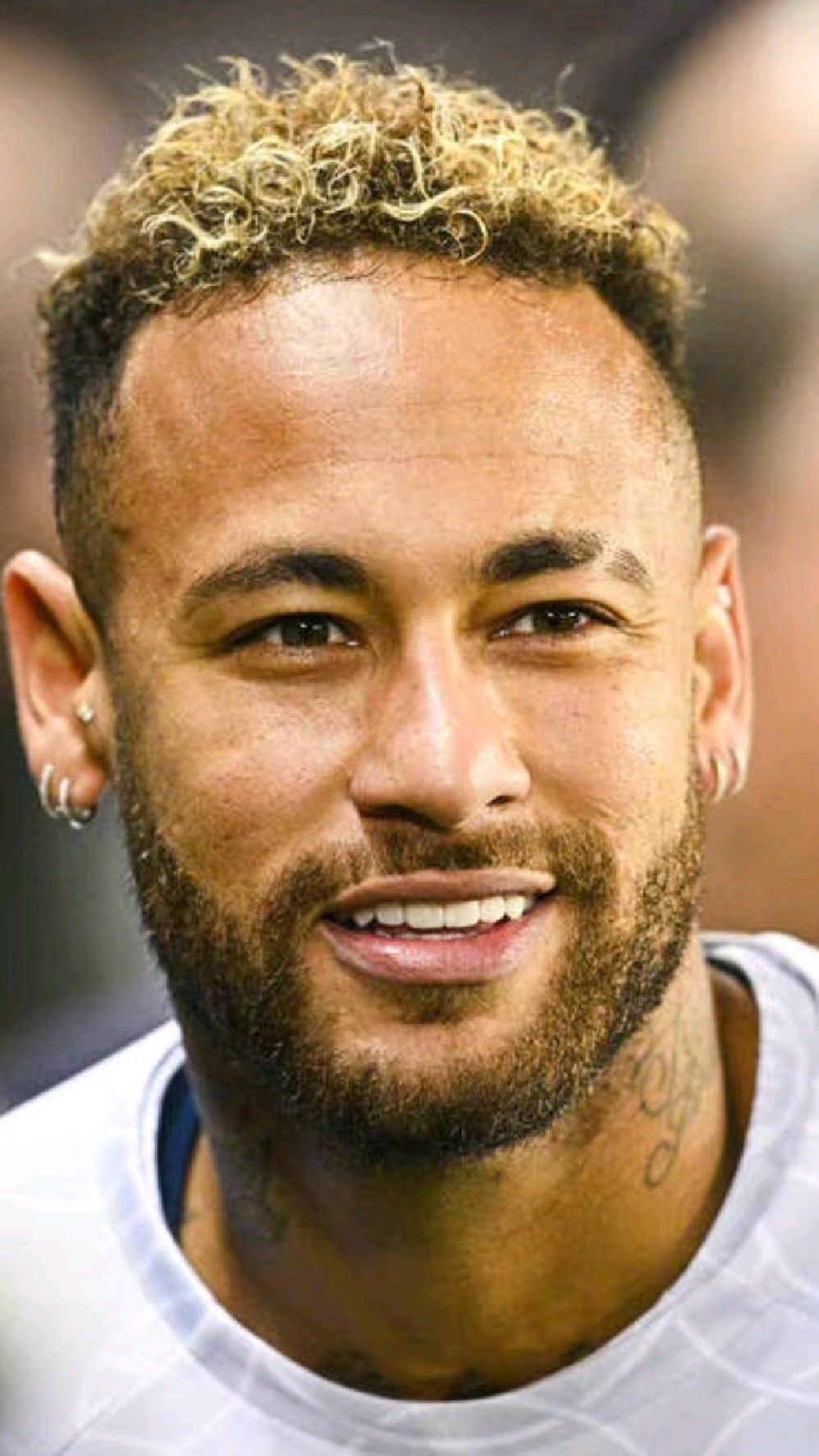 他在场上随 他在场上随